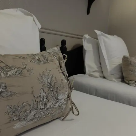 Hotel Aux Temps D'Em 3*